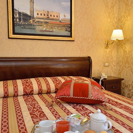 Bed and Breakfast Residenza Goldoni Венеция Экстерьер фото