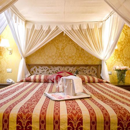 Bed and Breakfast Residenza Goldoni Венеция Номер фото