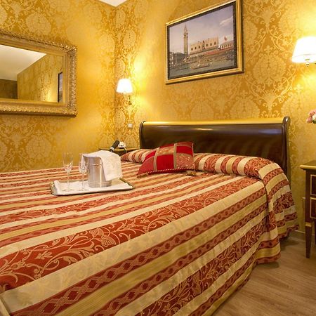 Bed and Breakfast Residenza Goldoni Венеция Номер фото