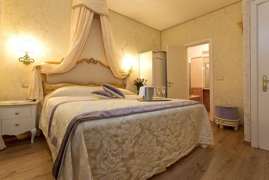 Bed and Breakfast Residenza Goldoni Венеция Экстерьер фото