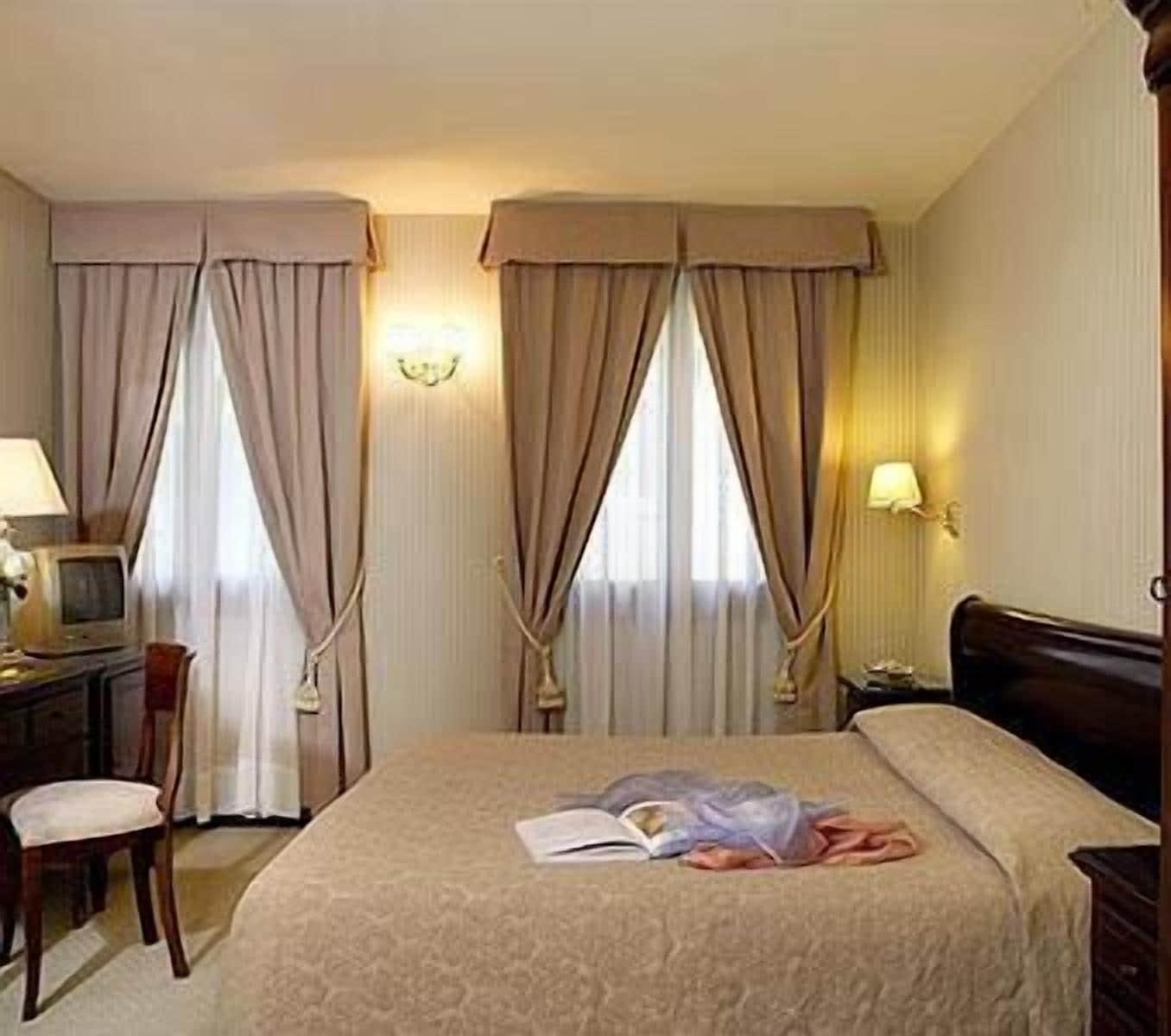 Bed and Breakfast Residenza Goldoni Венеция Экстерьер фото