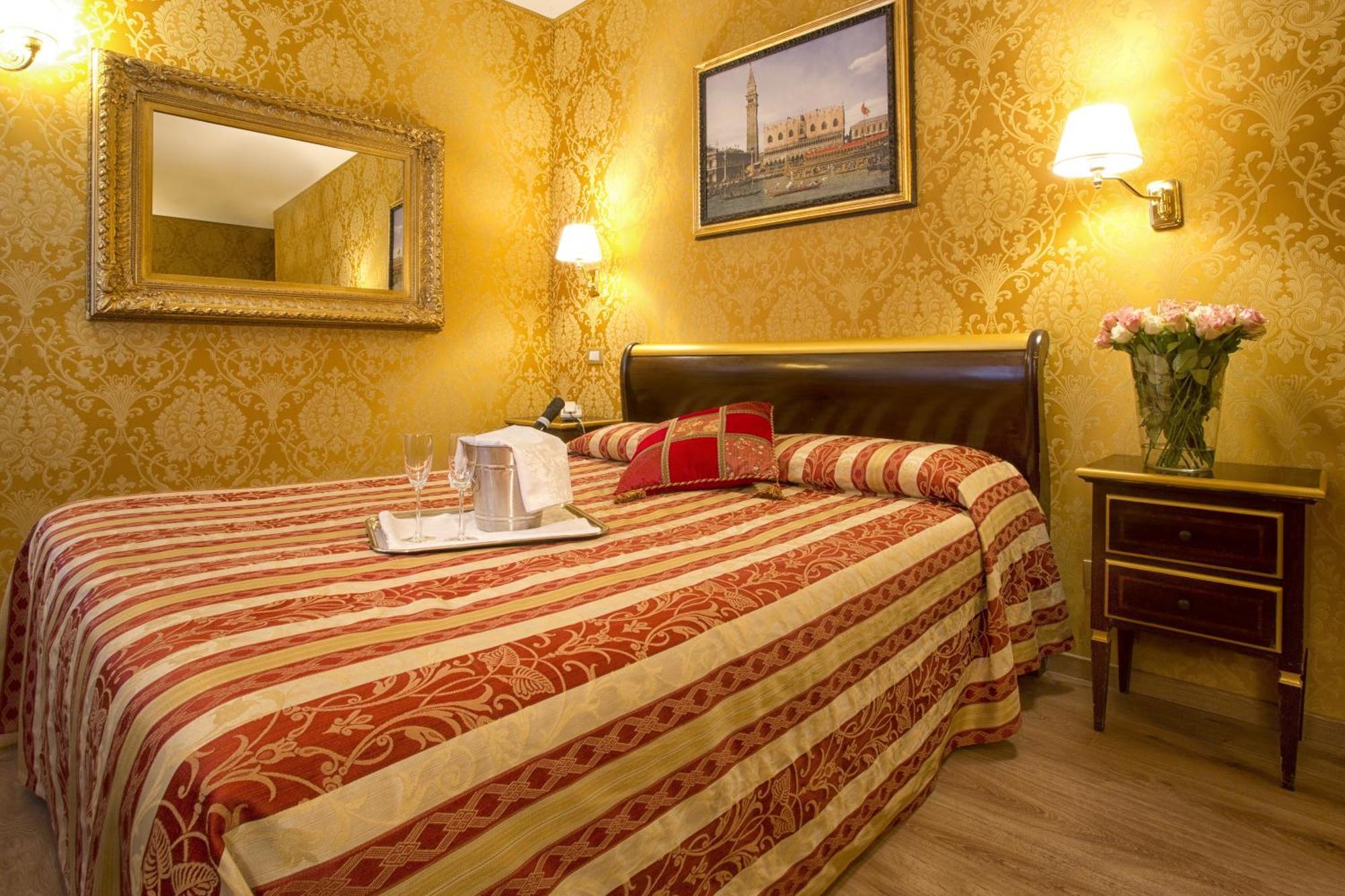 Bed and Breakfast Residenza Goldoni Венеция Номер фото