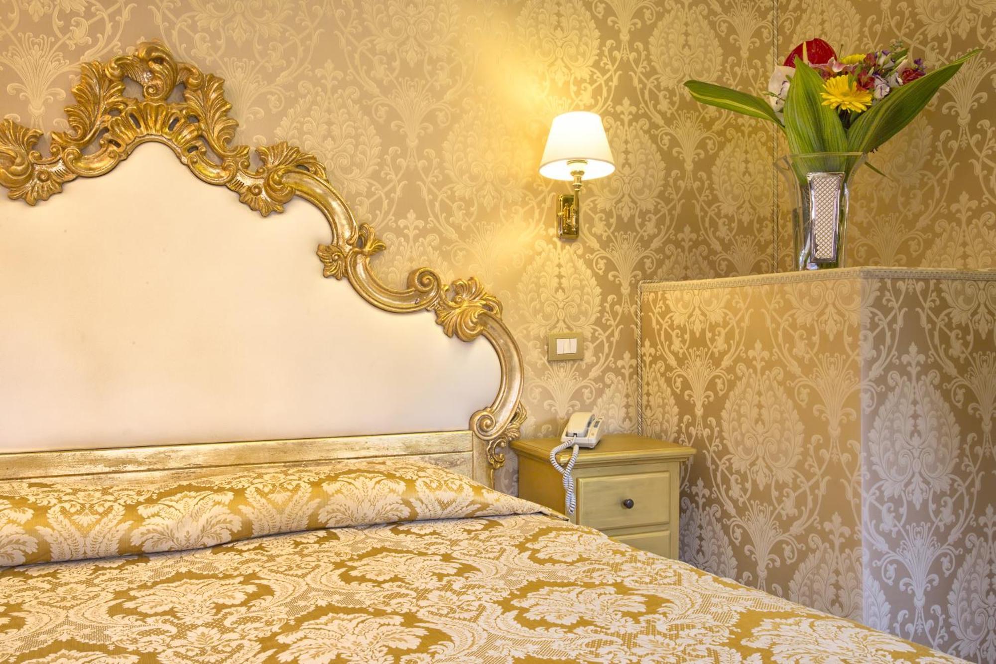 Bed and Breakfast Residenza Goldoni Венеция Номер фото