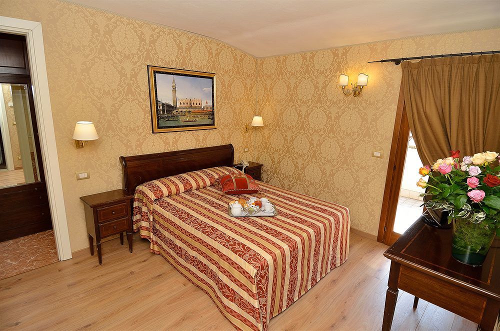 Bed and Breakfast Residenza Goldoni Венеция Экстерьер фото