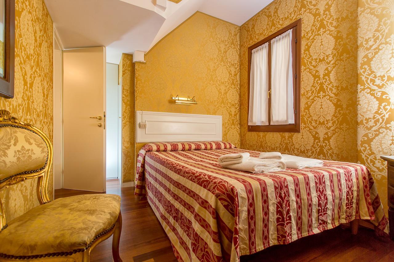 Bed and Breakfast Residenza Goldoni Венеция Экстерьер фото