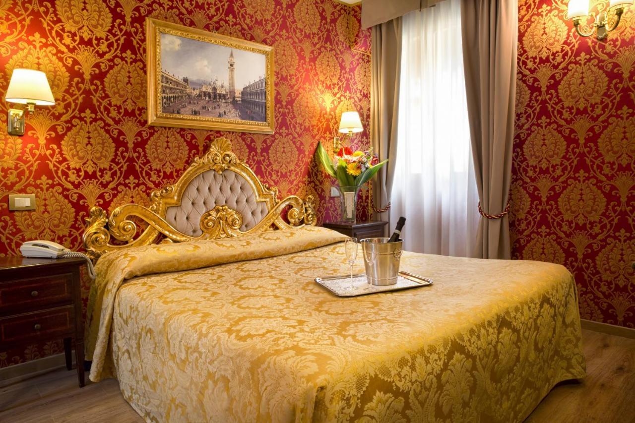 Bed and Breakfast Residenza Goldoni Венеция Номер фото