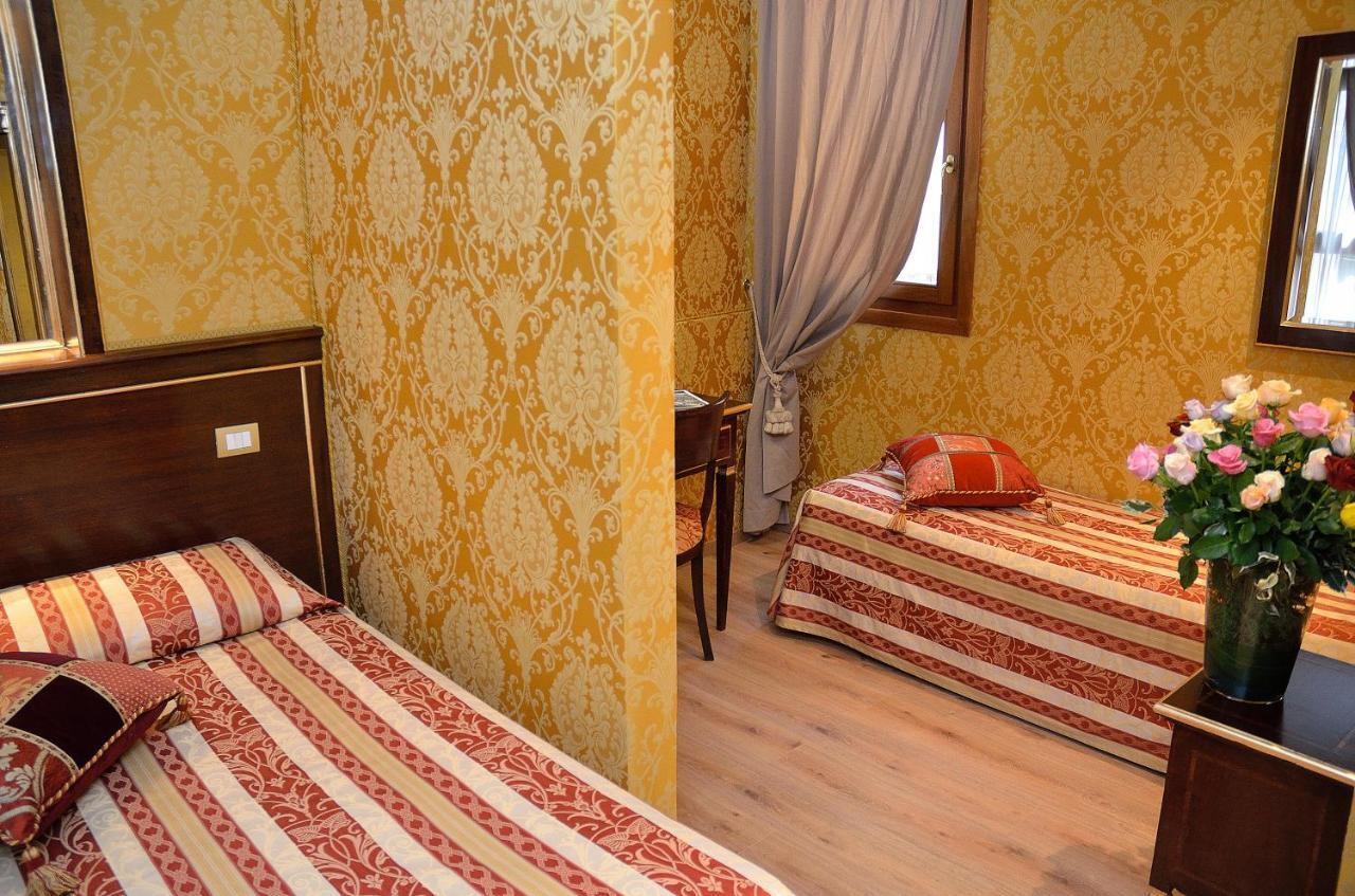 Bed and Breakfast Residenza Goldoni Венеция Номер фото